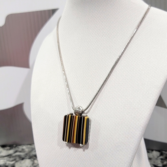 RETIRED BRIGHTON LUCITE TORTOISE 🐢 SHELL PENDENT NECKLACE - Picture 2 of 5